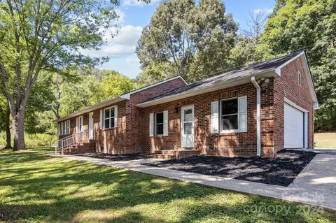 73 Rutherford Rd, Candler, NC 28715