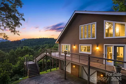 140 Camby Dr, Fairview, NC 28730