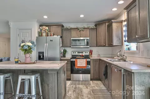 1647 Bloomtown Rd, East Bend, NC 27018