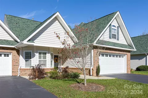 29 Victoria Park Dr, Hendersonville, NC 28792