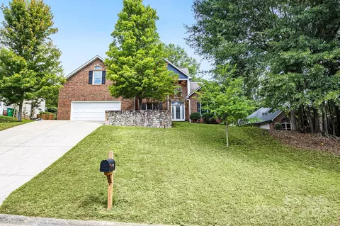520 River Oaks Ln, Charlotte, NC 28226