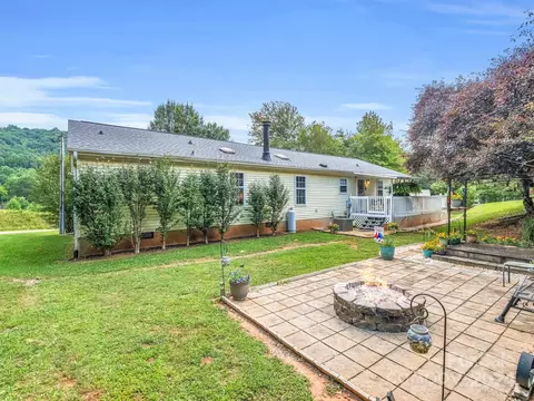 109 Claude Justice Ln, Hendersonville, NC 28792