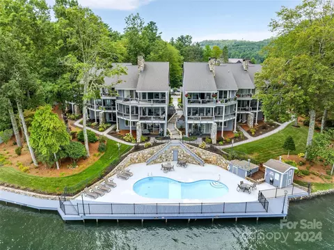 50 Country Club Village Dr, Lake Toxaway, NC 28747