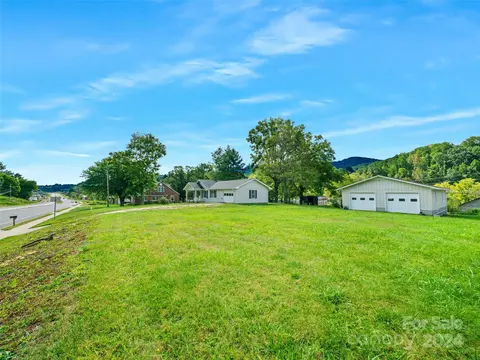 670 E Us 19e Hwy, Burnsville, NC 28714