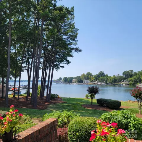7810 Village Harbor Dr, Cornelius, NC 28031