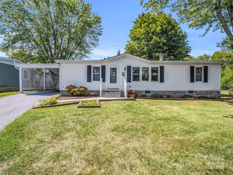 225 Cranbrook Cir, Hendersonville, NC 28792