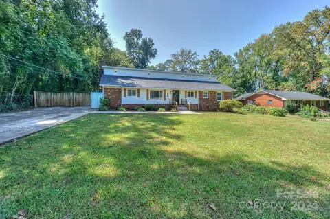 7105 Whitside Ln, Charlotte, NC 28214