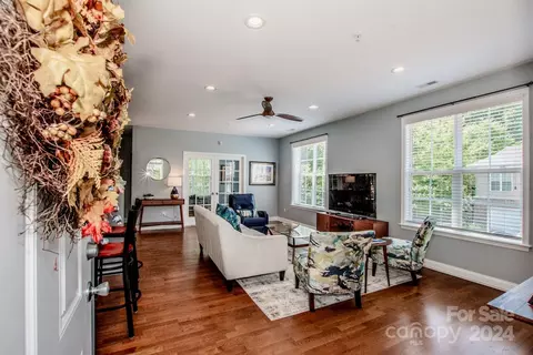 8957 Rosalyn Glen Rd, Cornelius, NC 28031