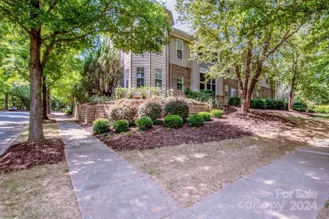 8957 Rosalyn Glen Rd, Cornelius, NC 28031 photo 3