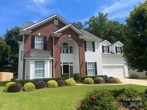 2610 Ashby Woods Dr, Matthews, NC 28105