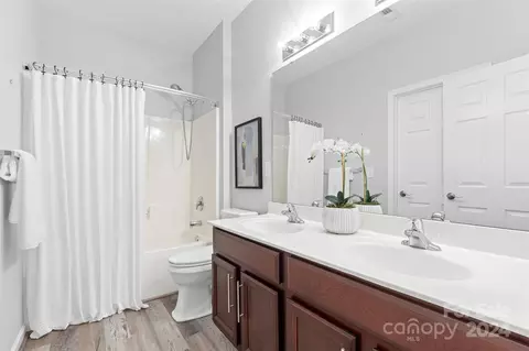 Bath - 7804 Harbor Master Ct, Denver, NC 28037 photo 4 of 5
