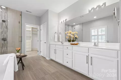Bath - 7804 Harbor Master Ct, Denver, NC 28037 photo 2 of 5