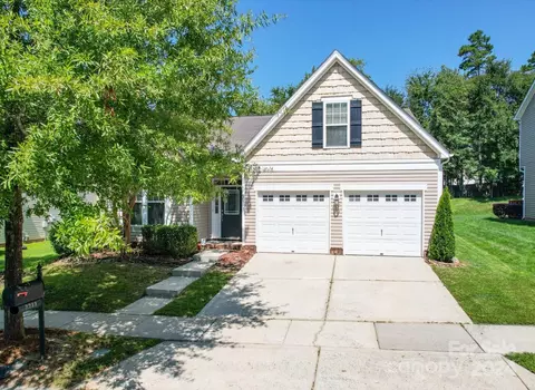 2211 Winding River Dr, Charlotte, NC 28214
