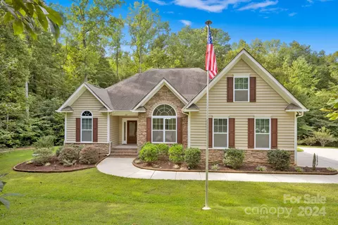 165 Autumn Grove Ln, Mooresville, NC 28115