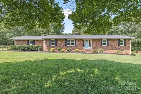 221 Random Rd, Mocksville, NC 27028
