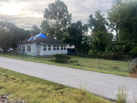 114 Old Mill St, Morganton, NC 28655