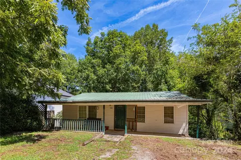 1245 Pine Spring Dr, Hendersonville, NC 28739