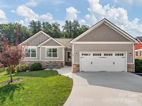 76 S Anvil Ave, Hendersonville, NC 28792