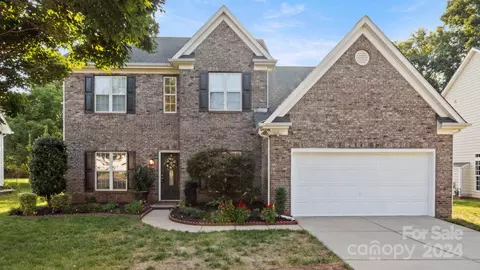 9523 Mitchell Glen Dr, Charlotte, NC 28277