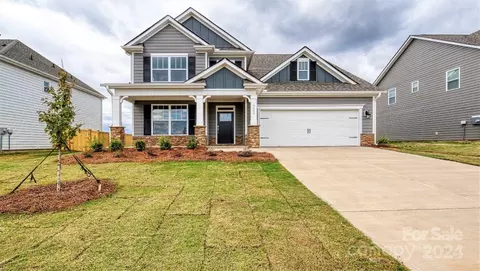 490 Fox Cove Rd, Hendersonville, NC 28792
