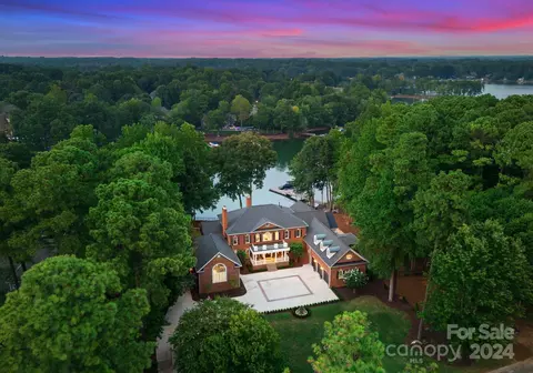 151 Easton Dr, Mooresville, NC 28117