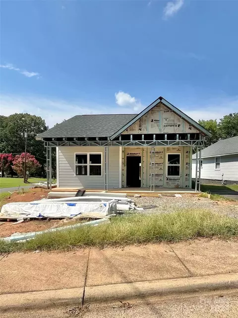360 8th Avenue Sw Dr SW, Hickory, NC 28602