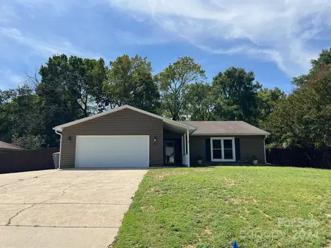 6931 Long Needles Dr, Charlotte, NC 28277