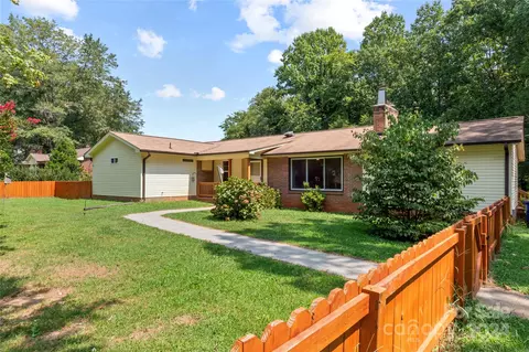 4539 Shattalon Dr, Winston Salem, NC 27106
