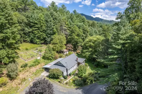 296 Sparks Rd, Bakersville, NC 28705