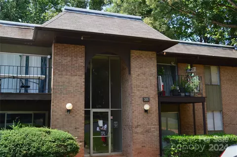 305 Orchard Trace Ln, Charlotte, NC 28213