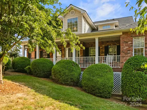 644 High Quarry Rd, Hendersonville, NC 28791