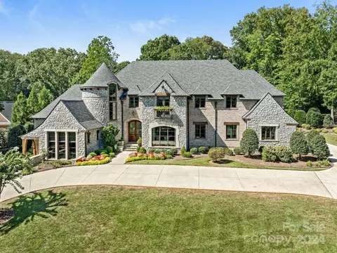 5201 Carmel Park Dr, Charlotte, NC 28226