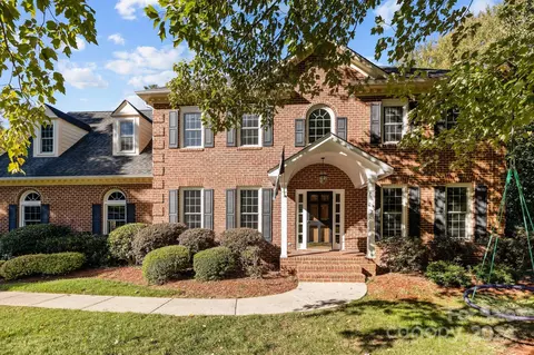 10707 Oak Pond Cir, Charlotte, NC 28277