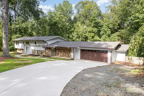 10625 Lake Rd, Charlotte, NC 28215