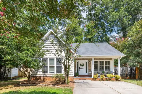 2201 Olde Chantilly Ct, Charlotte, NC 28205