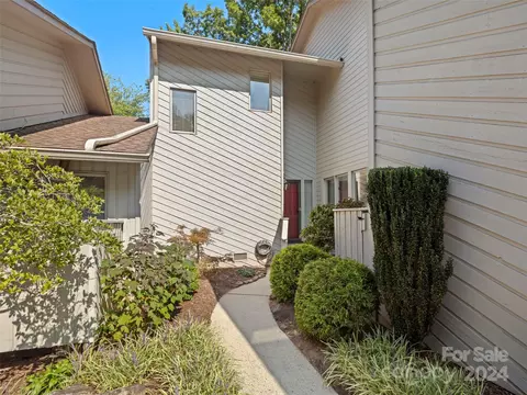 102 Deerlake Dr, Asheville, NC 28803