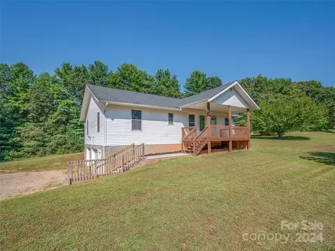 14 Northview Ln, Hendersonville, NC 28792