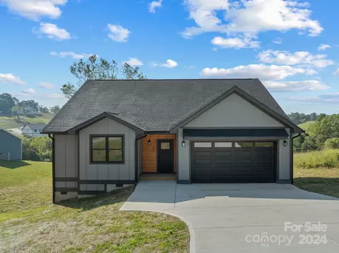 1111 Morlin Acres Dr, Marshall, NC 28753