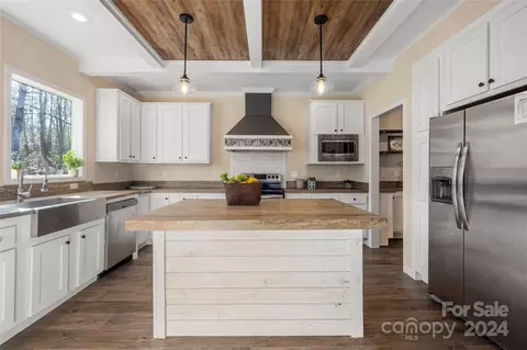 493 Patterson Rd, Hendersonville, NC 28739