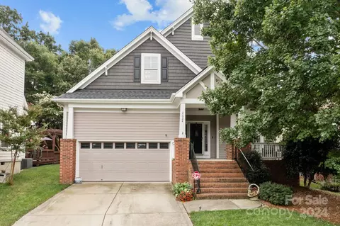 2624 Merion Hills Ct, Charlotte, NC 28269