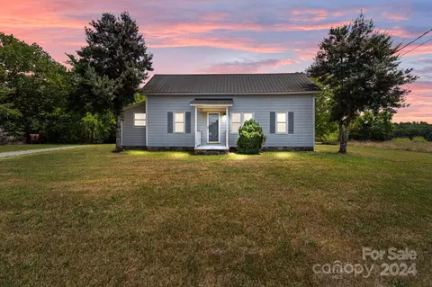 152 Pear Tree Dr, Woodleaf, NC 27054