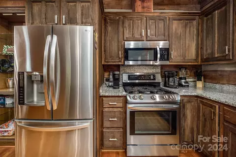 Kitchen - 8748 Peninsula Dr, Terrell, NC 28682 photo 2 of 2
