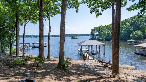 View/Area - 8748 Peninsula Dr, Terrell, NC 28682 photo 2 of 6