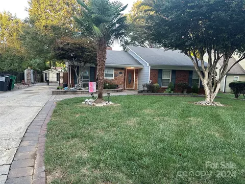 7510 Walnut Wood Dr, Charlotte, NC 28227
