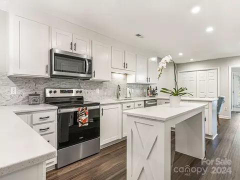 7414 Red Oak Ln, Charlotte, NC 28226