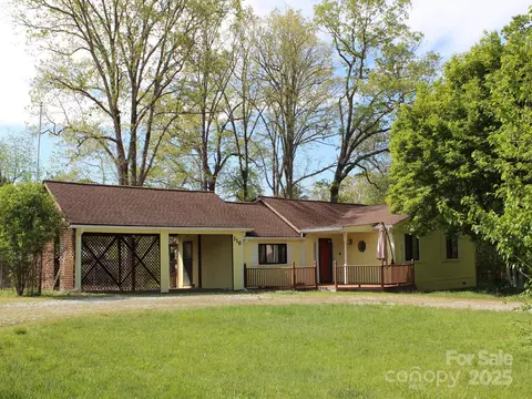 116 Bradshaw Ave, Hendersonville, NC 28792