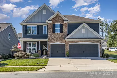 135 Tomahawk Dr, Mooresville, NC 28117
