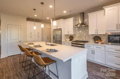 621 Seldon Dr, Charlotte, NC 28216
