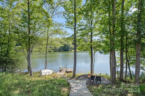 135 Pondhaven Cir, Mooresville, NC 28117