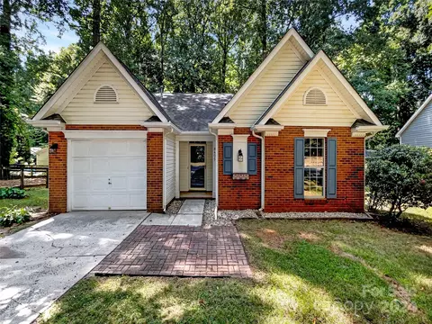 8405 Cullingford Ln, Charlotte, NC 28216